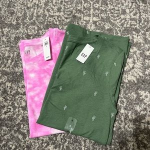 ‼️SOLD‼️NWT GAP Bundle of 2 Short Sleeve Tops. 1 Green top and 1 pink top.